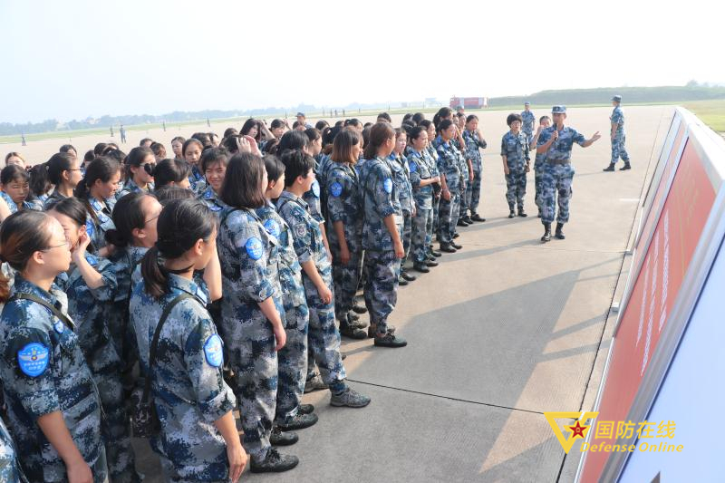 8月3日上午,参训学生从空军工程大学出发,来到中部战区空军航空兵部队