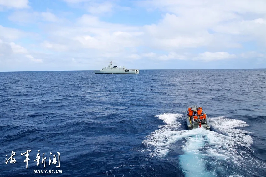 中国军人 正文近日,南部战区海军某护卫舰支队恩施舰,永州舰解缆起航