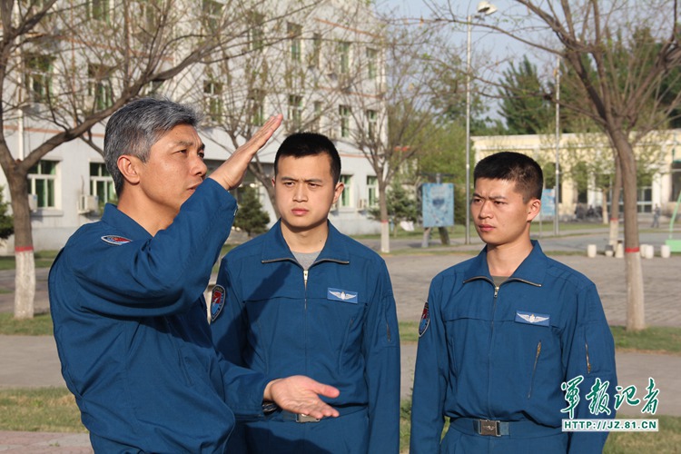 首批清华班飞行学员步入空军战斗序列 - 中华