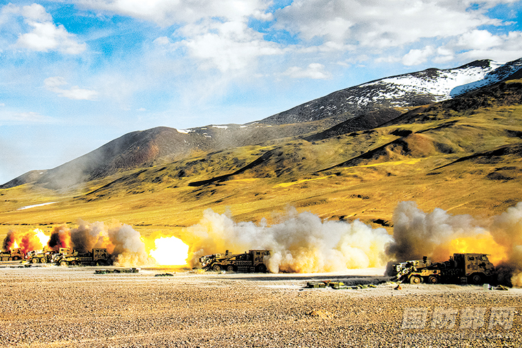 新疆军区某团组织炮兵分队实弹射击考核