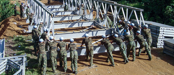 2003年4月至2007年11月，中国军队先后向刚果（金）、利比里亚、黎巴嫩、苏丹等任务区派遣工兵、医疗、运输等维和分队